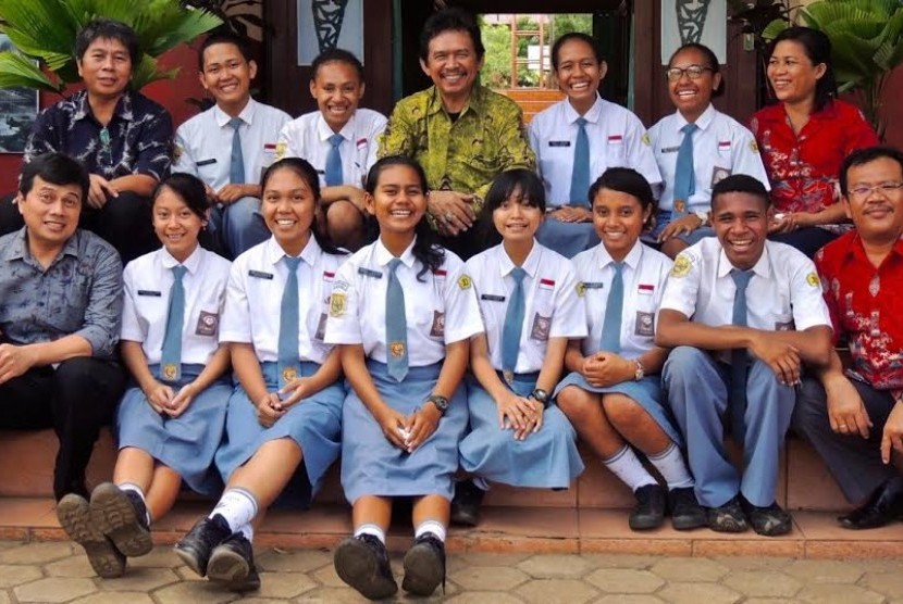 siswa-siswa-sman-5-angkasa-jayapura-usai-mengikuti-pembekalan-lomba-_150515104151-265.jpg